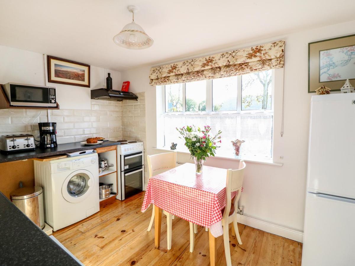 Julie'S Cottage Castleisland Exterior photo