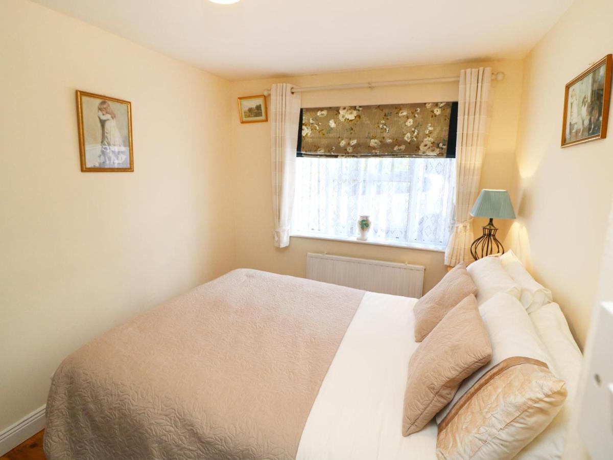 Julie'S Cottage Castleisland Exterior photo