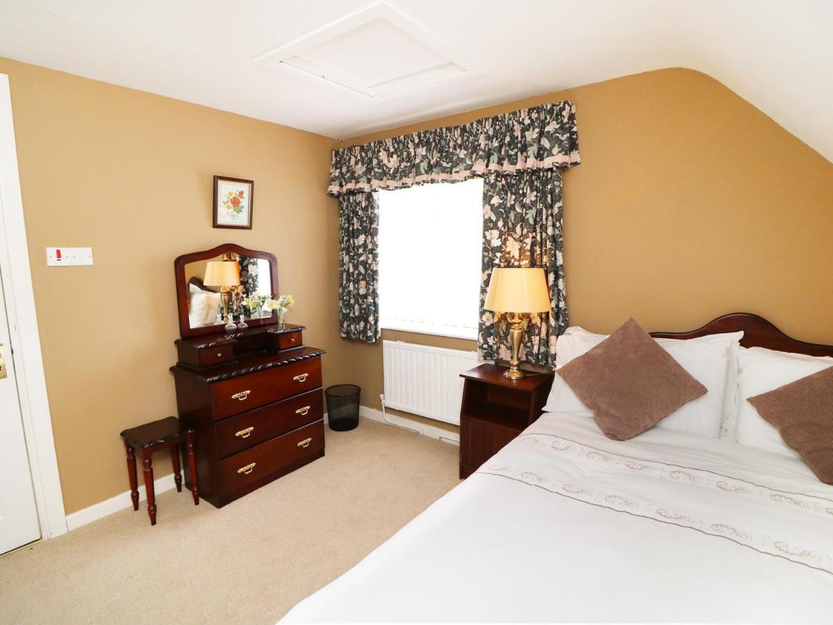 Julie'S Cottage Castleisland Exterior photo
